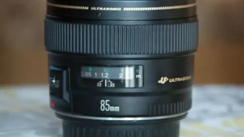 Canon EF 85mm f 1.8 Medium Telephoto Lens Ergonomic
